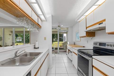 106 Half Moon Circle #B1, Hypoluxo FL - photo 14 of 31