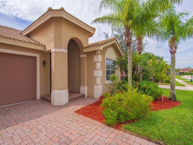 3 bedroom Single Family Residence at 2287 SW Newport Isles Boulevard, Second Replat Of Portofino Isles, Port St. Lucie — photo 4