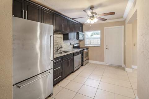 5249 NE 4th Terrace, Oakland Park FL - photo 6 of 29
