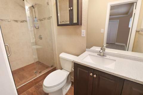 5249 NE 4th Terrace, Oakland Park FL - photo 15 of 29