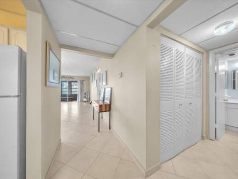 7807 Golf Cir Drive #105, Margate FL - photo 7 of 33