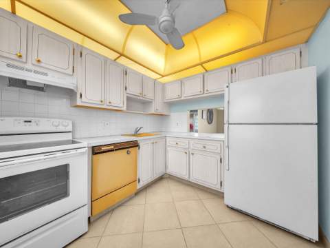 7807 Golf Cir Drive #105, Margate FL - photo 17 of 33