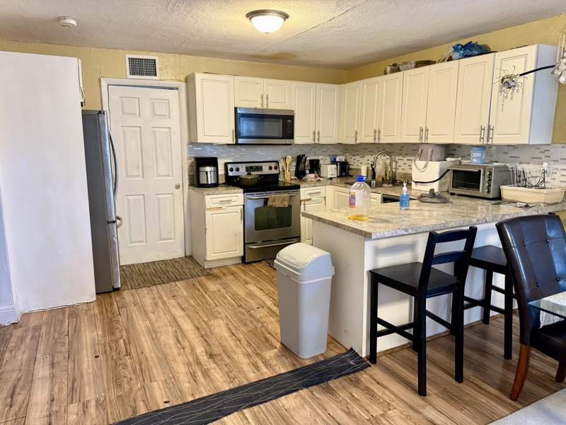 4 bedroom Single Family Residence at 1105 W 34th Street, Pleasant Heights, Riviera Beach — photo 4