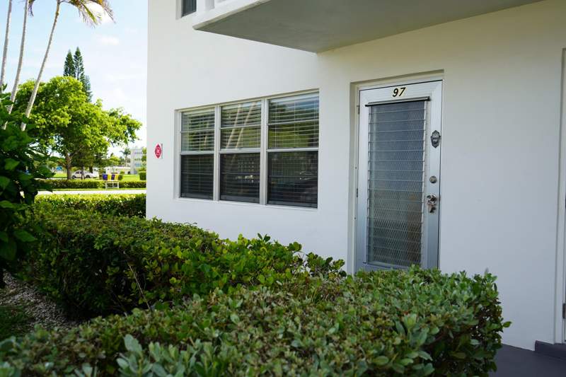 1 bedroom Condominium at 97 Berkshire, Berkshire A Thru K Condos, West Palm Beach — photo 3