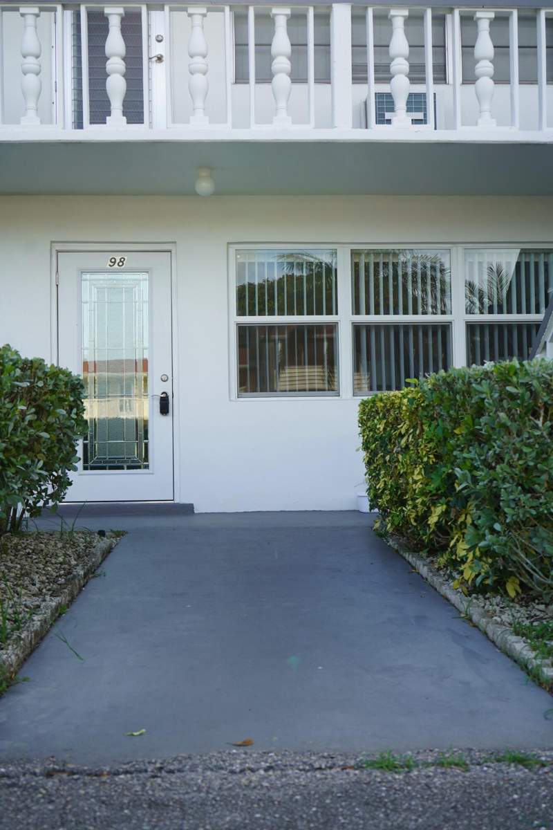 1 bedroom Condominium at 97 Berkshire, Berkshire A Thru K Condos, West Palm Beach — photo 2