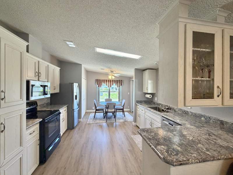 2 bedroom Manufactured Home at 8181 14th Hole Drive, The Links At Savanna Club, Port St. Lucie — photo 5