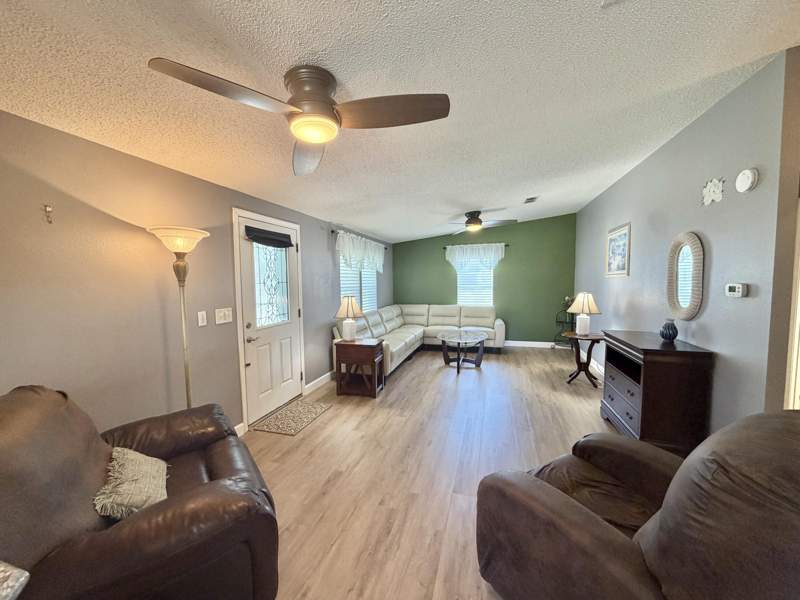 2 bedroom Manufactured Home at 8181 14th Hole Drive, The Links At Savanna Club, Port St. Lucie — photo 2