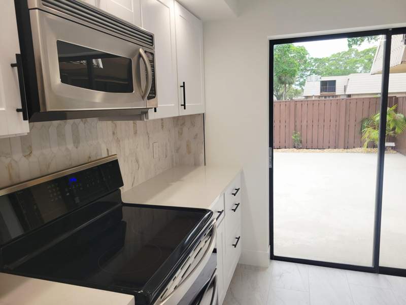 2 bedroom Townhouse at 5428 54th Way, Village Of Sandalwood Lakes South, West Palm Beach — photo 4