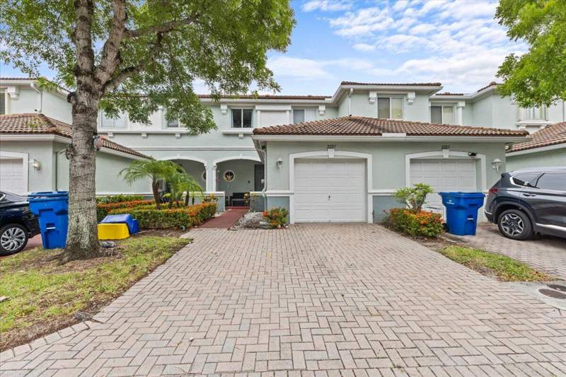 3 bedroom Townhouse at 2227 Oakmont Drive, Thousand Oaks, Riviera Beach — photo 3