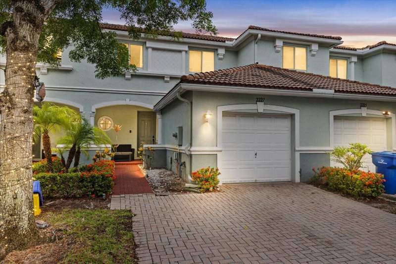 3 bedroom Townhouse at 2227 Oakmont Drive, Thousand Oaks, Riviera Beach — photo 2