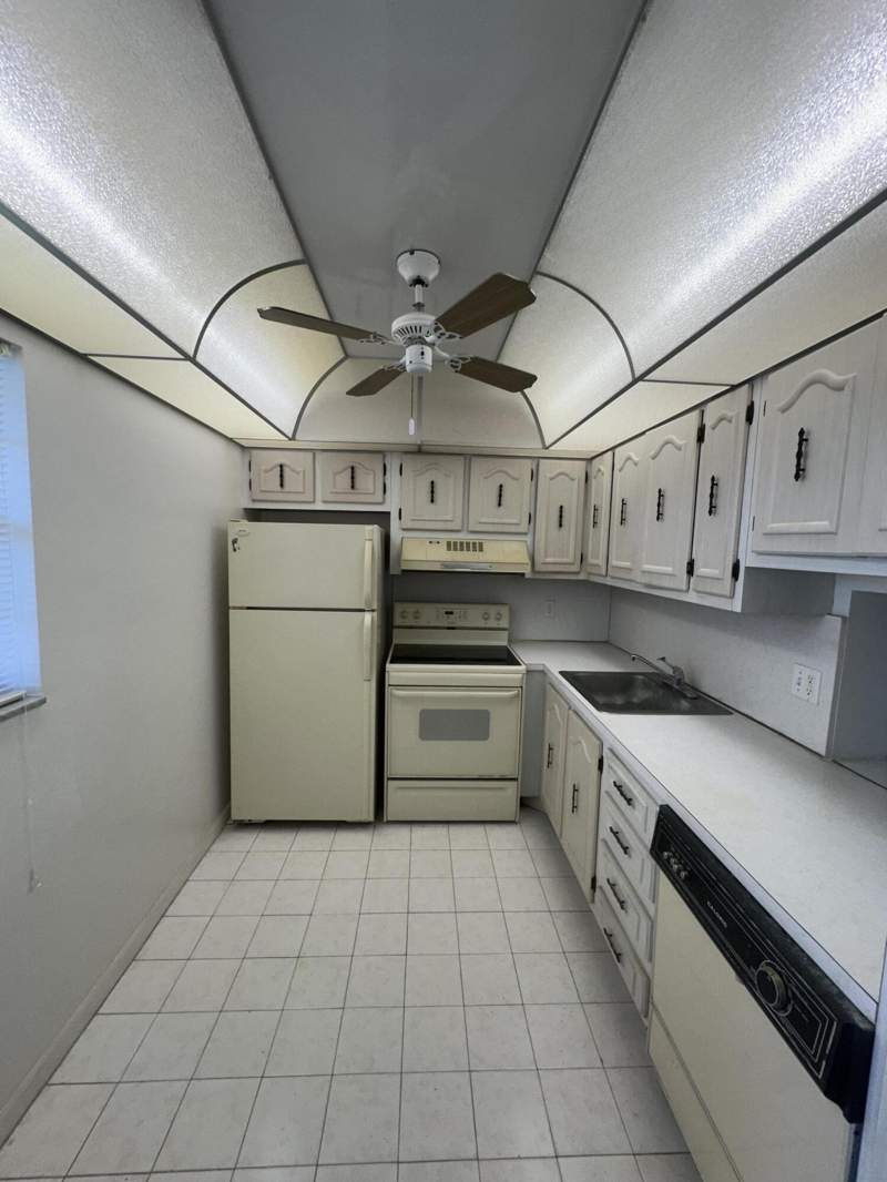 1 bedroom Condominium at 2600 NE 1st Lane #413, Village Royale On The Green Condo , Boynton Beach — photo 5
