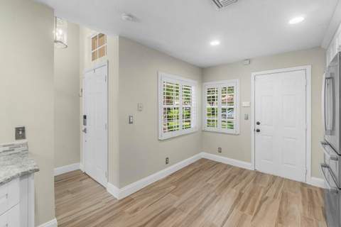 1215 E Lancewood Place, Delray Beach FL - photo 10 of 32