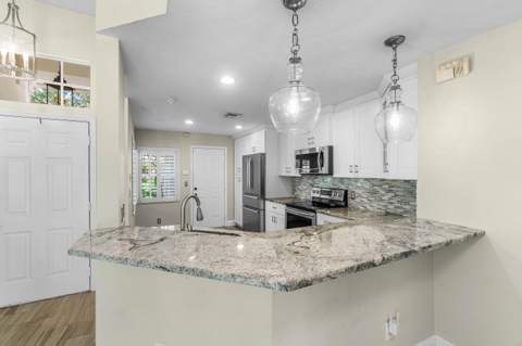 1215 E Lancewood Place, Delray Beach FL - photo 9 of 32