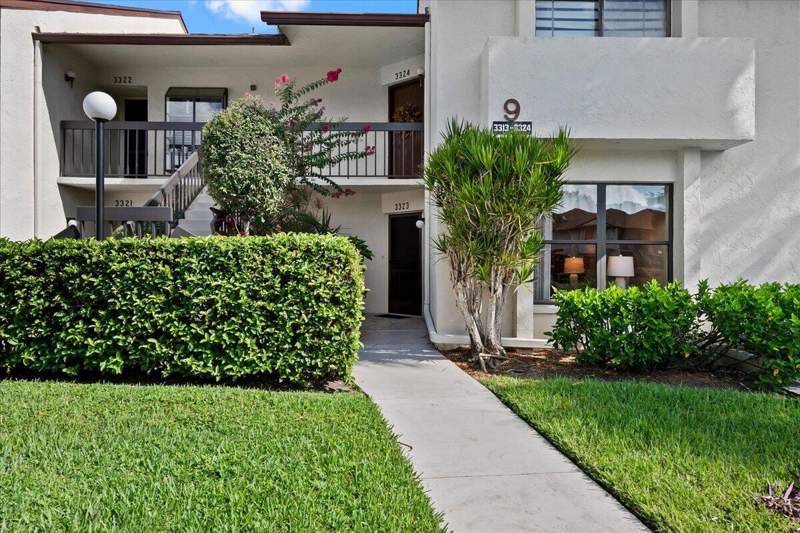 3 bedroom Condominium at 3323 Lucerne Park Drive, Lucerne Park Condos 1,1A,2Thru 15 And 23 Thru 28, Greenacres — photo 2