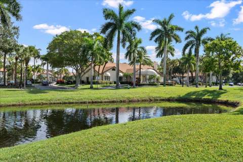 3323 Lucerne Park Drive, Greenacres FL - photo 13 of 39
