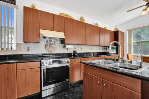 3274 NW 22nd Avenue, Oakland Park FL - photo 17 of 64