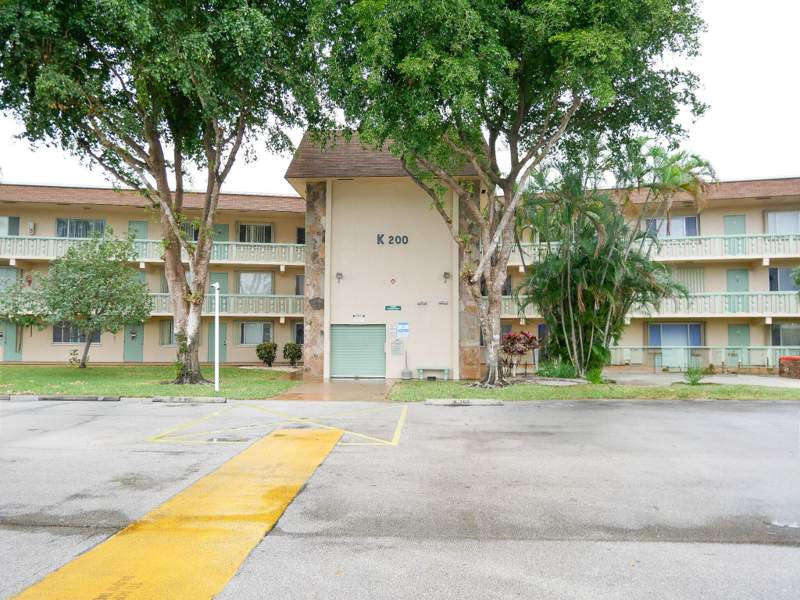 1 bedroom Condominium at 200 Village Green Circle #k 311, Village Green Kensington Cond Decl Filed 10-17-79, Palm Springs — photo 2