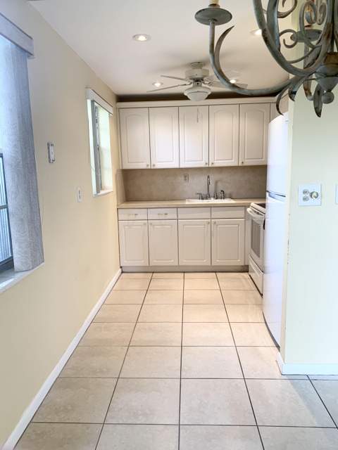 81 Kingswood E, West Palm Beach FL - photo 9 of 46