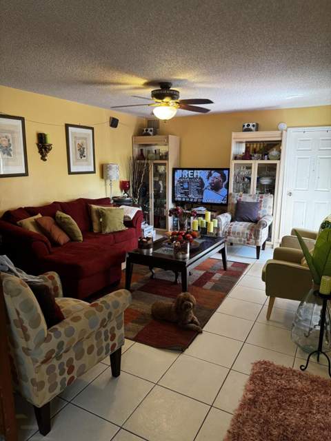 8492 S Coral Circle, North Lauderdale FL - photo 9 of 33