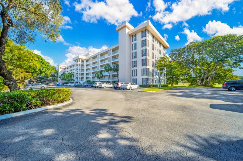 2 bedroom Condominium at 2901 S Palm Aire Drive #609, No 31 Palm-Aire Country Club, Pompano Beach — photo 2
