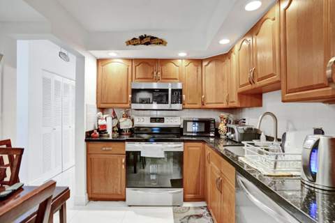1034 NW 88th Avenue, Plantation FL - photo 9 of 22