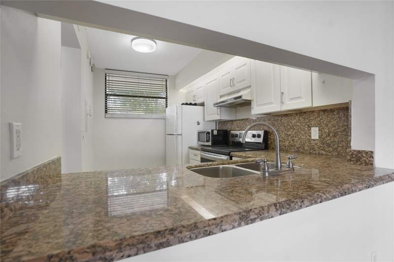 2 bedroom Condominium at 109 Lake Emerald Drive #110, Lake Emerald, Oakland Park — photo 4