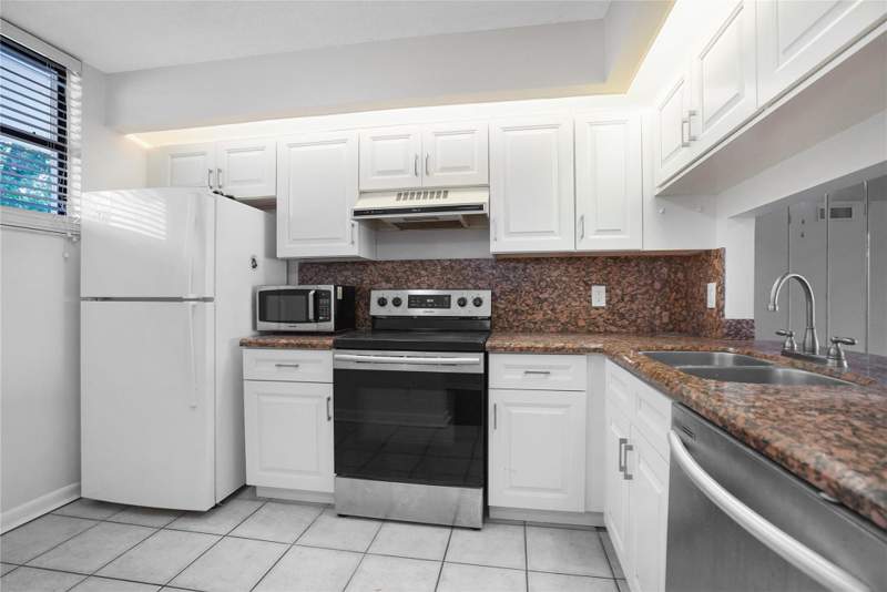 2 bedroom Condominium at 109 Lake Emerald Drive #110, Lake Emerald, Oakland Park — photo 5