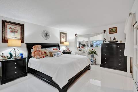 1034 NW 88th Avenue, Plantation FL - photo 12 of 22