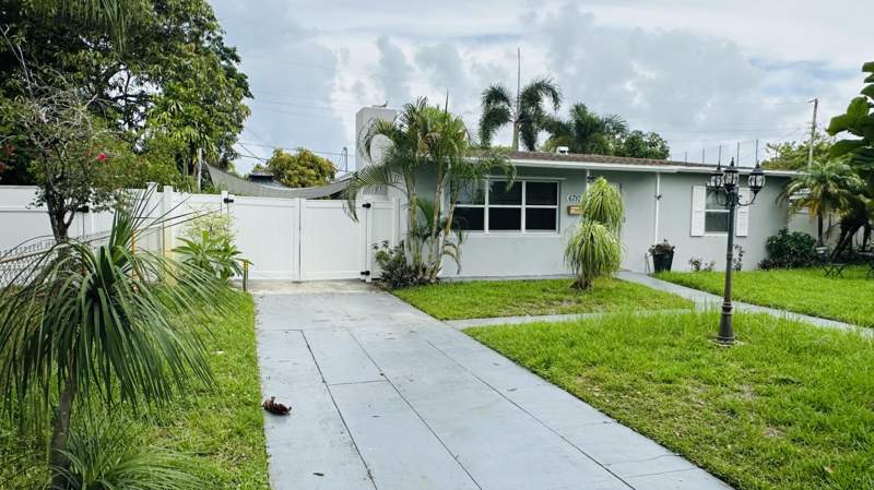 3 bedroom Single Family Residence at 6710 Forest Court, Shepley Estates, West Palm Beach — photo 2
