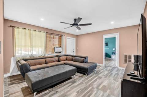1572 Woodland Avenue, West Palm Beach FL - photo 7 of 40