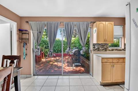 1572 Woodland Avenue, West Palm Beach FL - photo 14 of 40