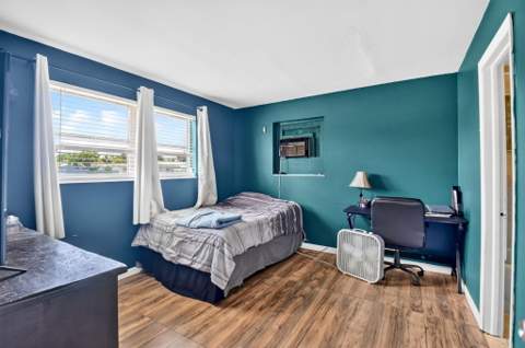1572 Woodland Avenue, West Palm Beach FL - photo 15 of 40