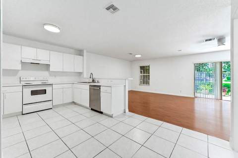 4268 Pine Hollow Circle, Greenacres FL - photo 10 of 34