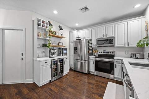 9037 Tremezzo Lane, Boynton Beach FL - photo 8 of 38