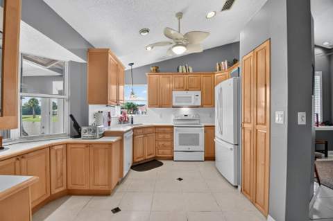 6203 Bear Creek Court, Lake Worth FL - photo 14 of 53