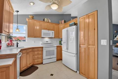 6203 Bear Creek Court, Lake Worth FL - photo 18 of 53
