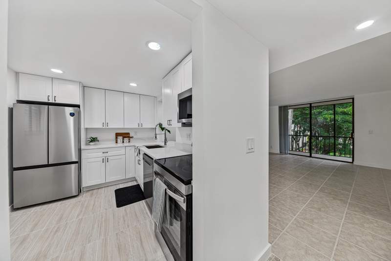 2 bedroom Condominium at 5220 Las Verdes Circle #317, Palmetto Condo, Delray Beach — photo 5