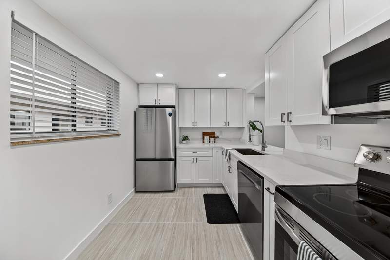 2 bedroom Condominium at 5220 Las Verdes Circle #317, Palmetto Condo, Delray Beach — photo 4