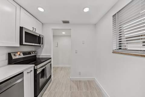 5220 Las Verdes Circle #317, Delray Beach FL - photo 7 of 50
