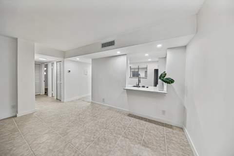 5220 Las Verdes Circle #317, Delray Beach FL - photo 10 of 50