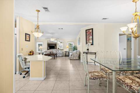 8219 Cinnamon Lane, Port St. Lucie FL - photo 6 of 54