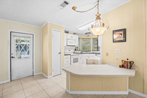 8219 Cinnamon Lane, Port St. Lucie FL - photo 7 of 54