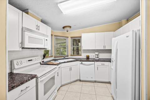 8219 Cinnamon Lane, Port St. Lucie FL - photo 8 of 54