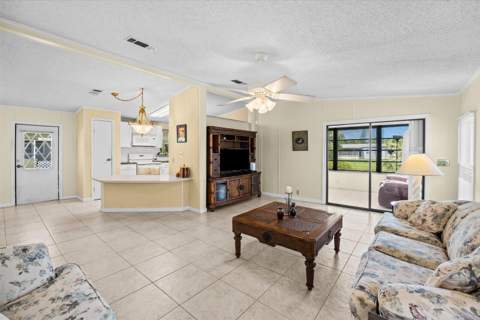 8219 Cinnamon Lane, Port St. Lucie FL - photo 13 of 54