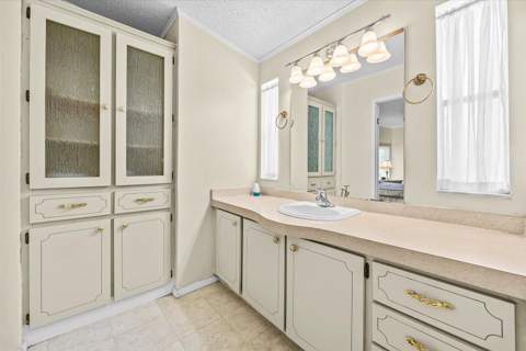 8219 Cinnamon Lane, Port St. Lucie FL - photo 18 of 54