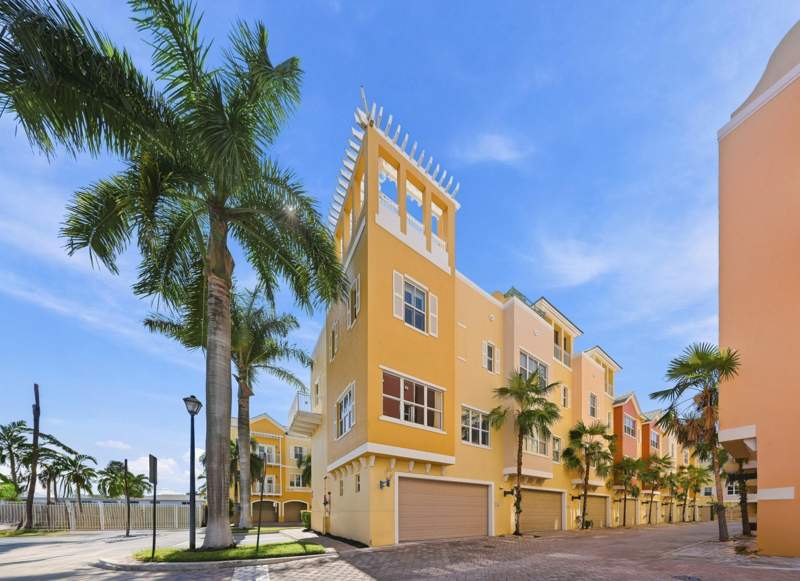 3 bedroom Townhouse at 2332 Vintage Drive, Shoal Creek At Lighthouse Point, Lighthouse Point — photo 2