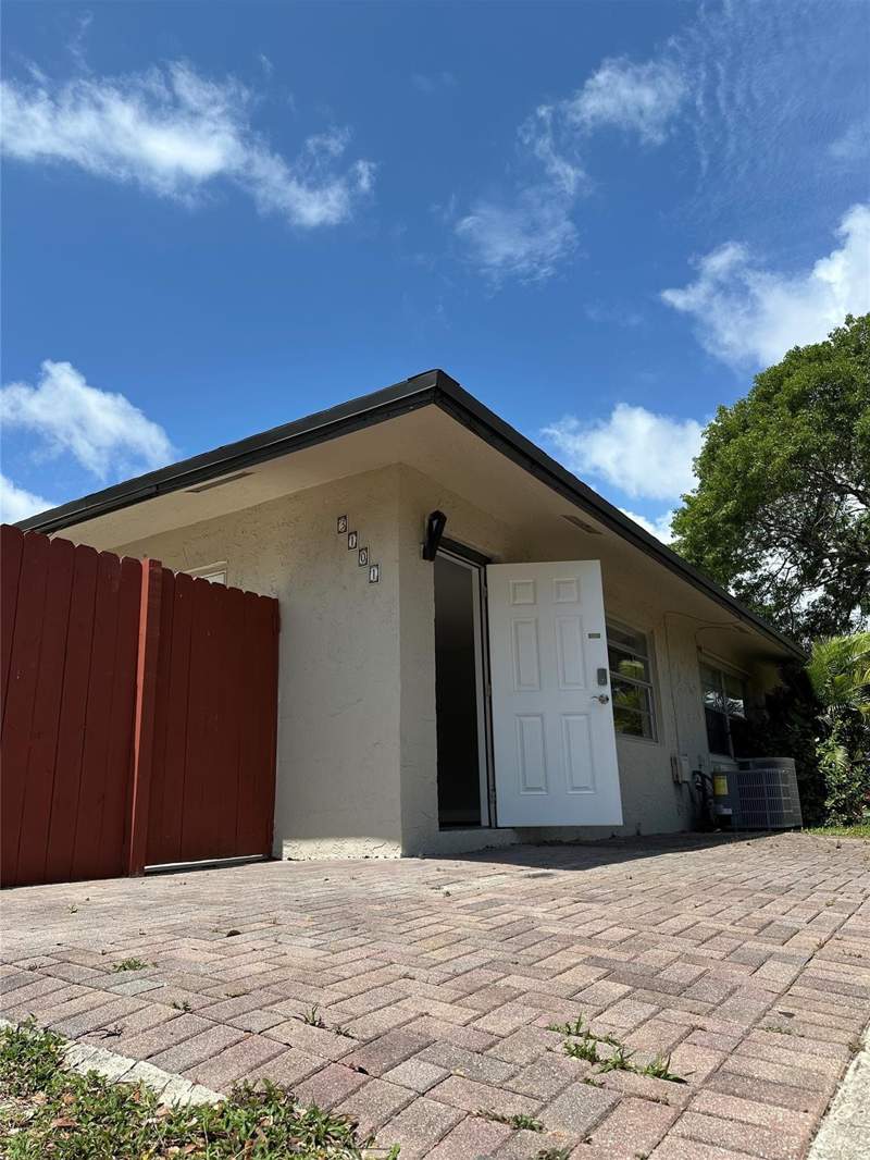 1 bedroom Condominium at 3101 NW 3rd Avenue #1-126, Olive Glen Villas 1 Condo, Pompano Beach — photo 2