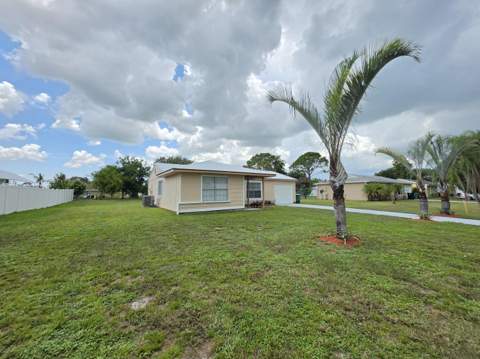 442 SW Belmont Circle, Port St. Lucie FL - photo 11 of 67