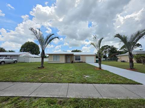 442 SW Belmont Circle, Port St. Lucie FL - photo 8 of 67