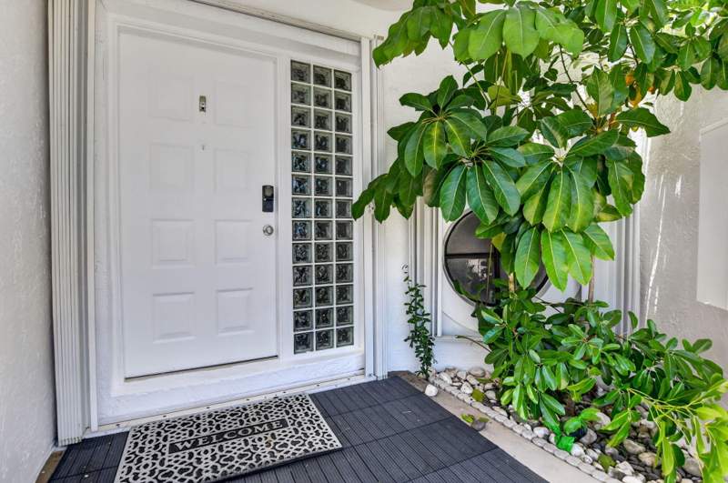 2 bedroom Townhouse at 327 NW 36th Avenue, Yorkville, Deerfield Beach — photo 3